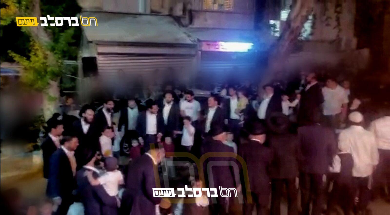 וְתִיקֵי בְּנֵי בְּרַק • ההדלקה בבית הכנסת ברסלב בני ברק |◄