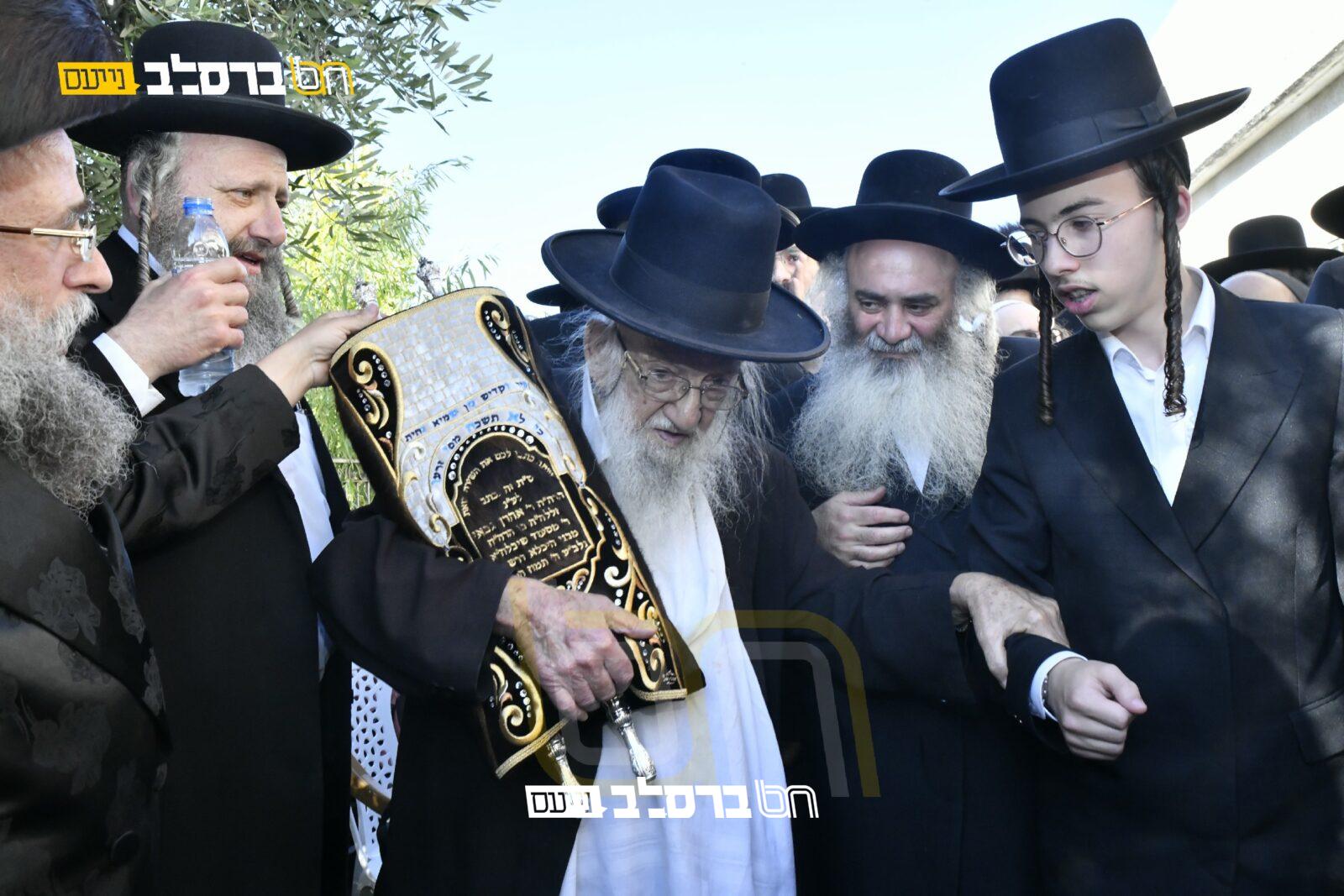 'מירון' • הכנסת ספר תורה לע"נ רבי אהרן גבאי זצ"ל |◄