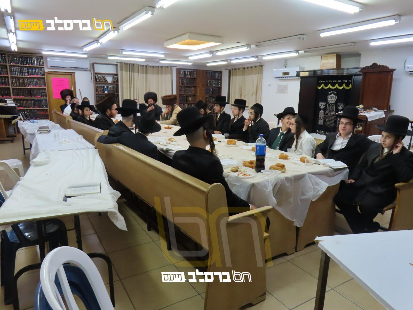 אלעד • אנ"ש בסיום כמה מספרי רבינו