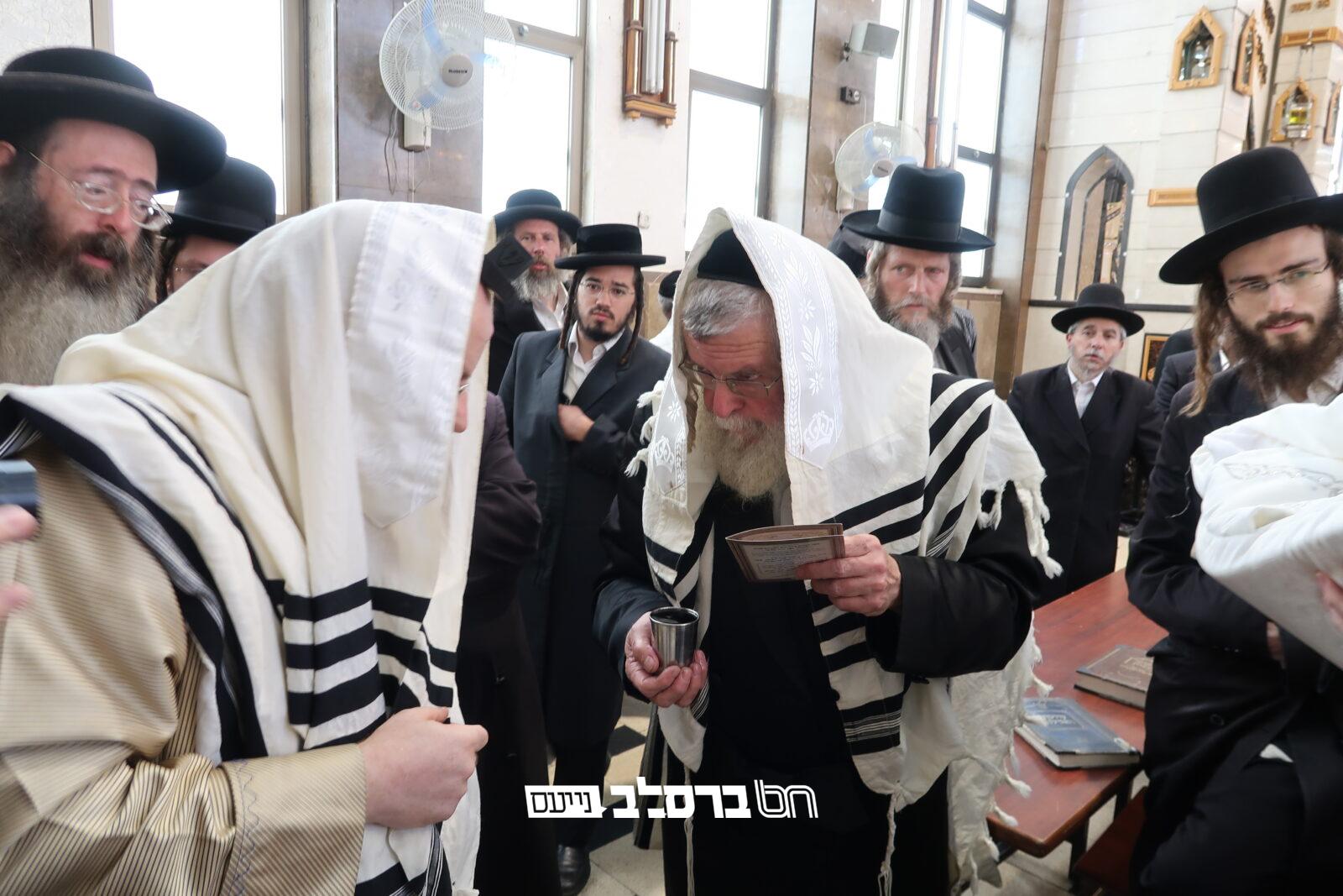 בֶּן שְׁמוֹנַת יָמִים • ברית לבנו של הרב יום טוב חשין ב'שוהל'