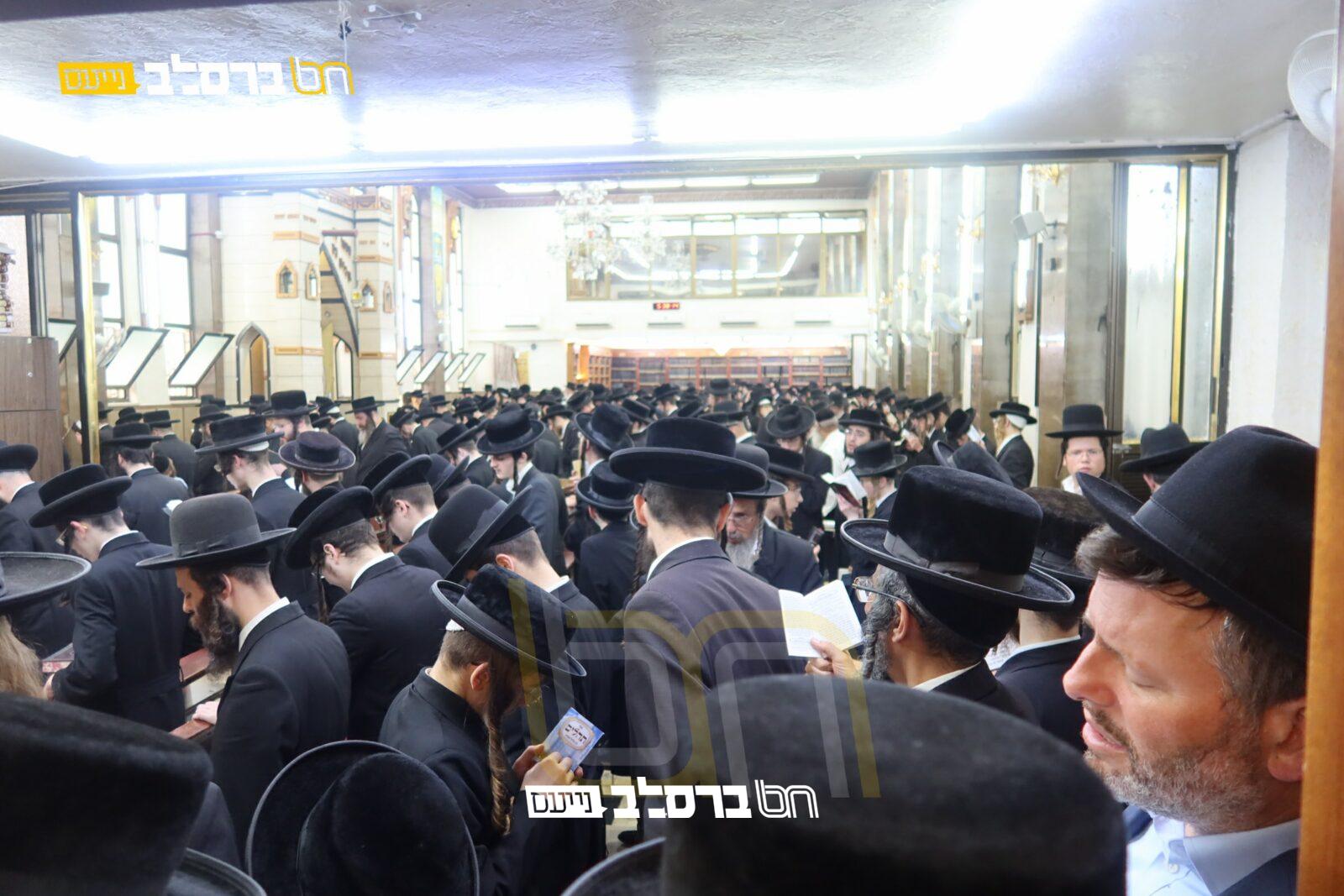 לאור המצב: המונים בעצרת תפילה וזעקה ב'שוהל'