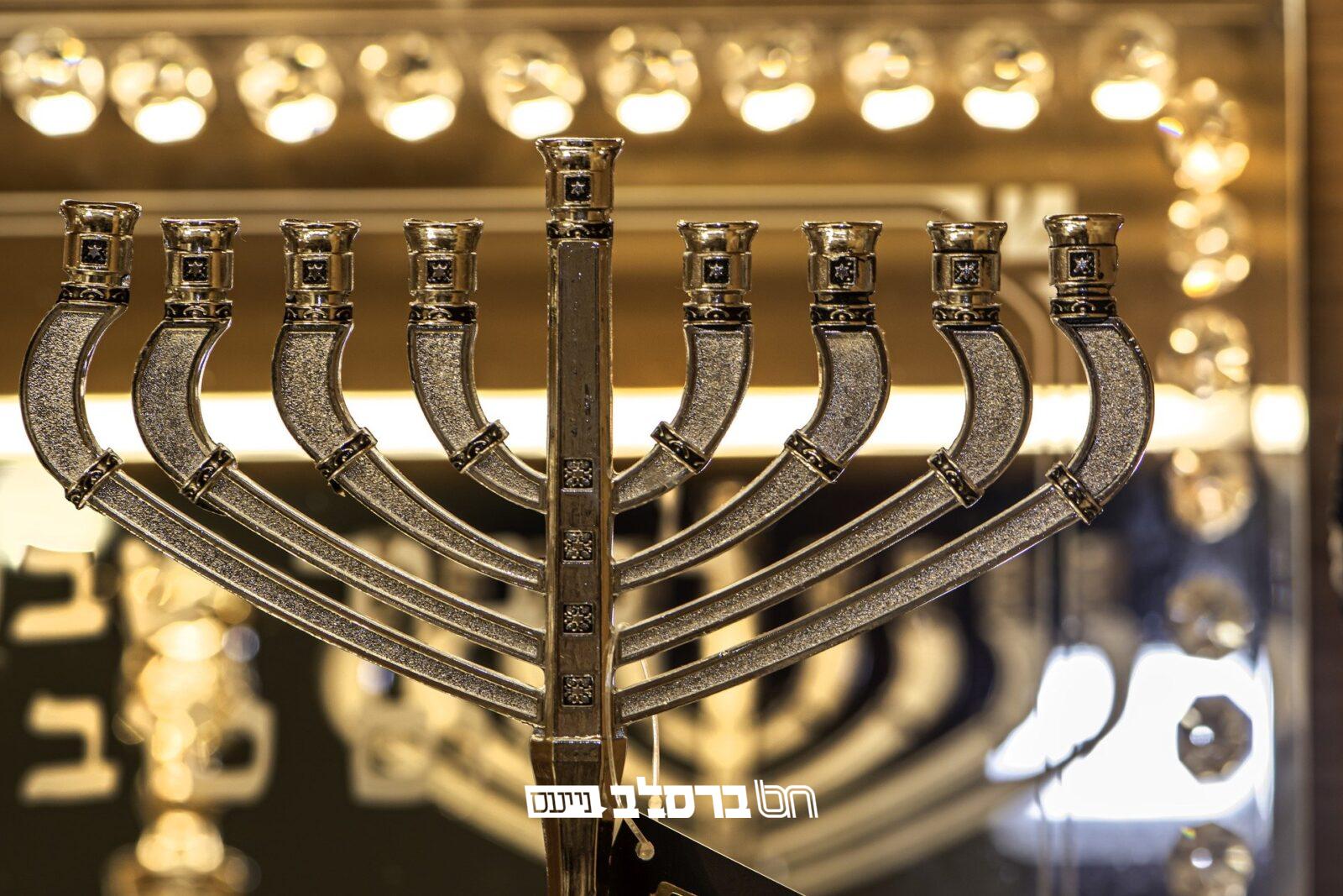 חנוכה • 'ליקוטי הלכות' אויף חנוכה מיט הביאור אויף אידיש |↓