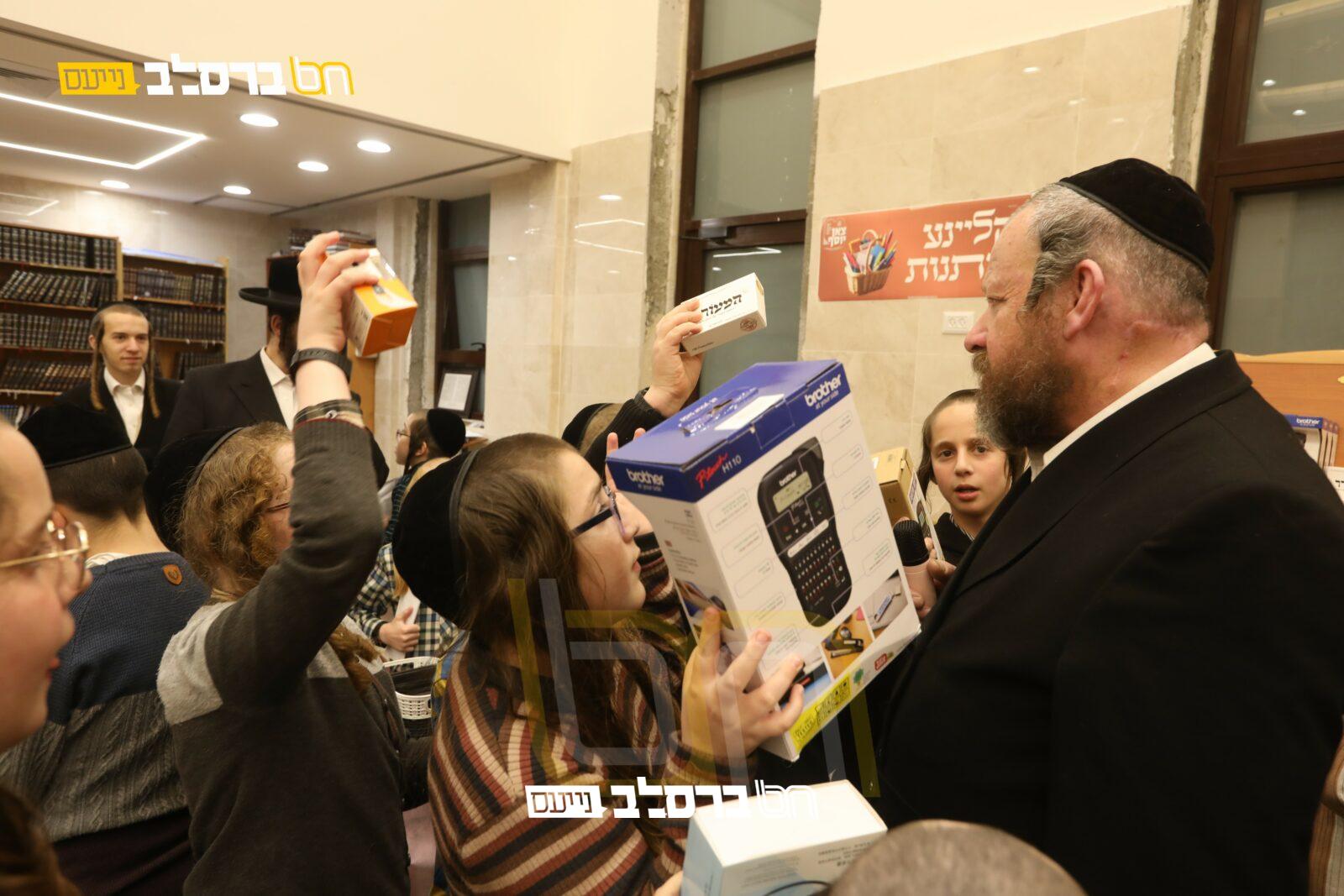 קרן אור • היריד השנתי לילדים תלמידי 'צאן יוסף'