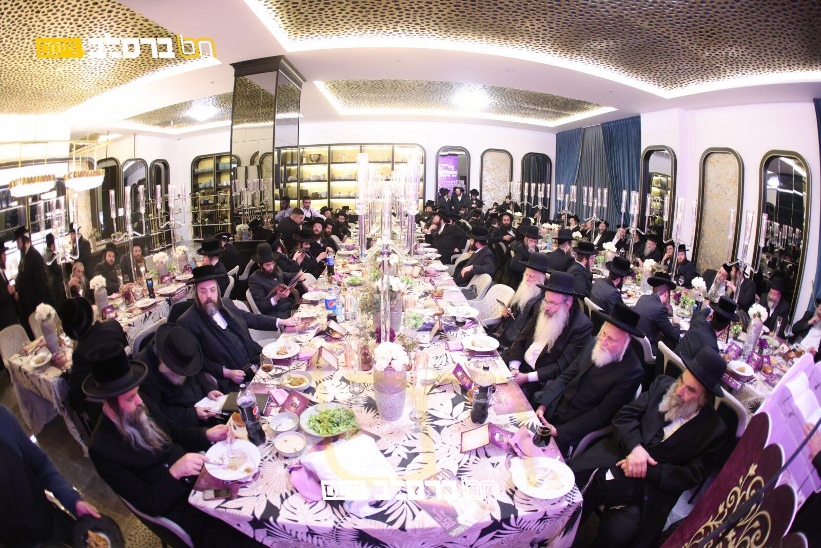 ה'שוהל' • 'ועידת נאמנים' לקראת הדינר ההיסטורי 'די הארץ' |◄