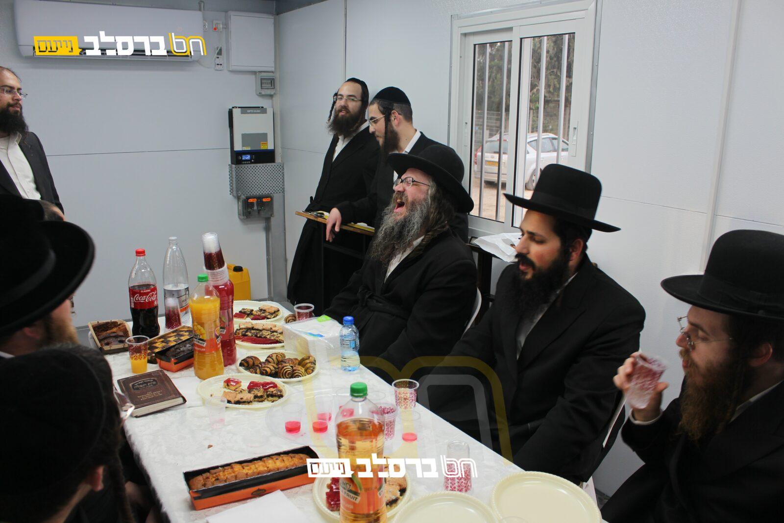 הר יונה • קביעת מזוזה בכוללי ברסלב שבציון רבי יהודה הנשיא