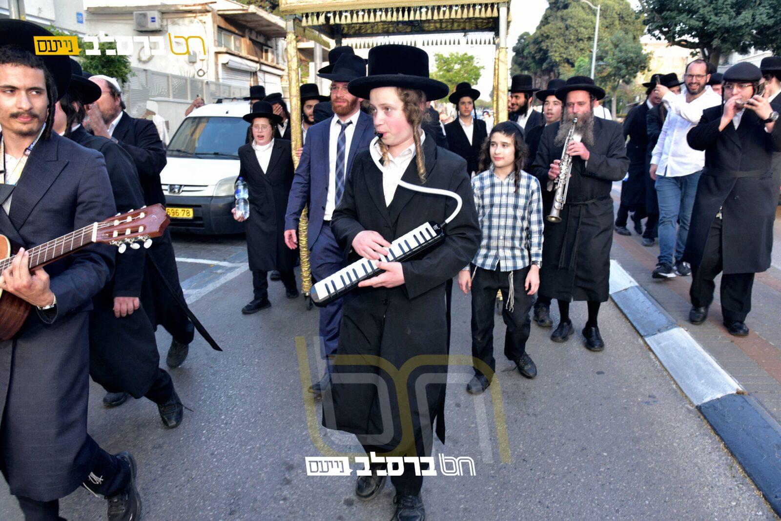 תל אביב • הכנסת ספר תורה בישיבת ברסלב 'נצח ישראל'