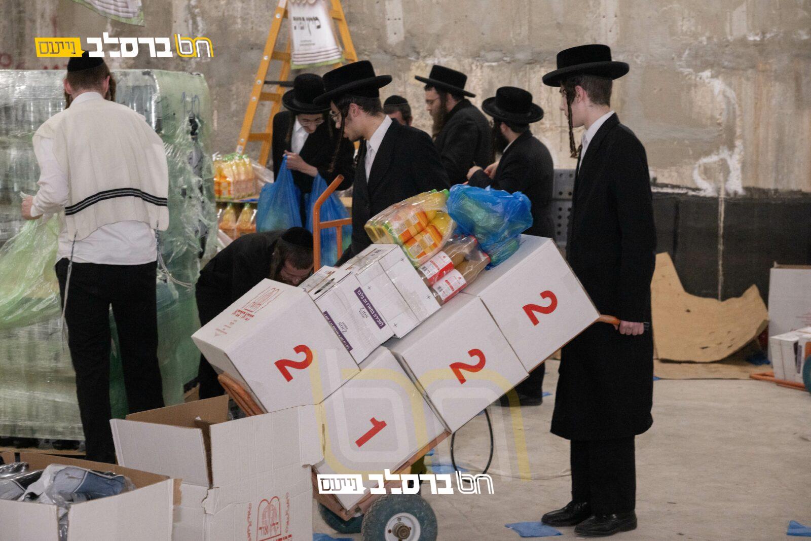 'קרן אור' • חלוקת קמחא דפסחא לכ-600 מאות משפחות הקהילה