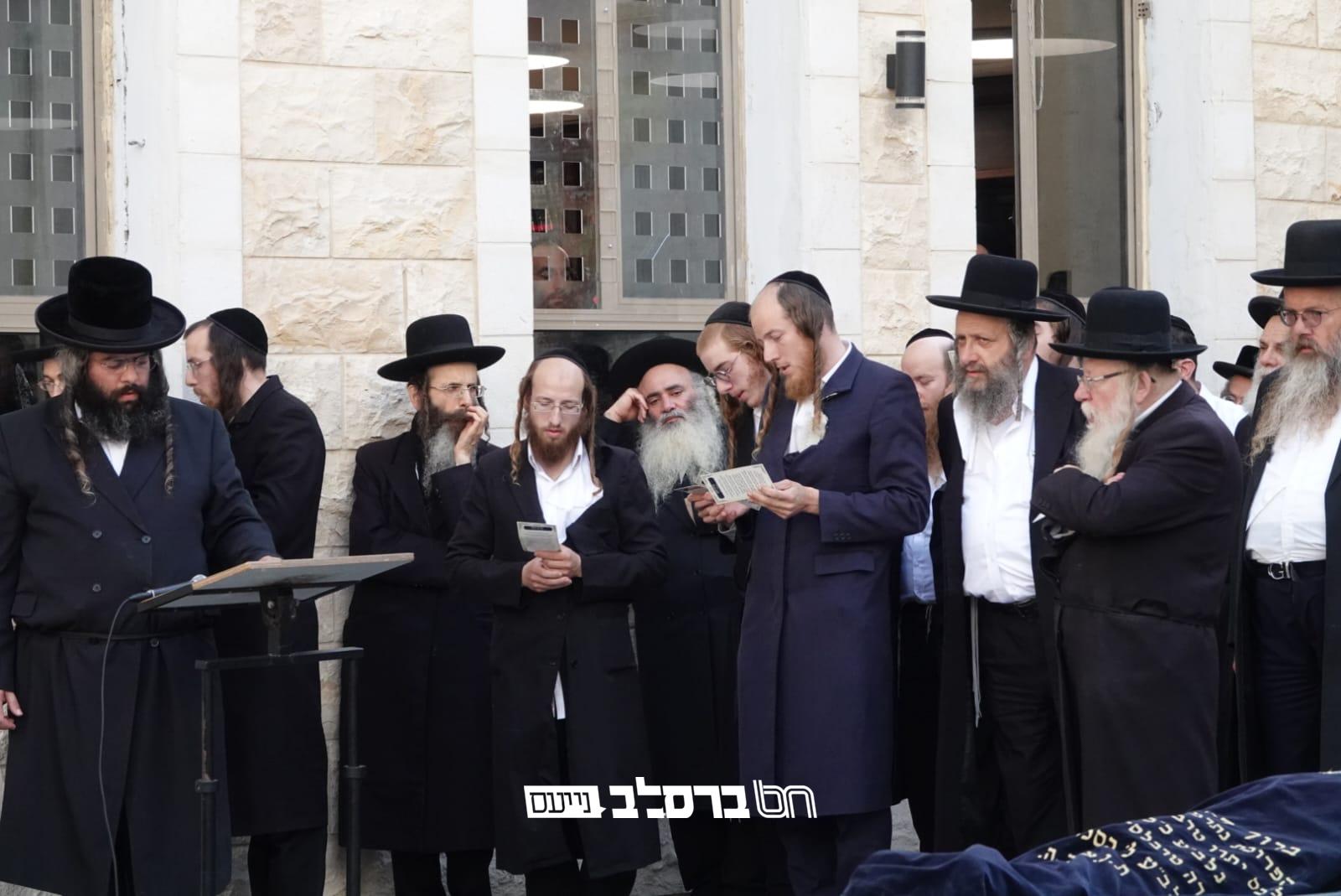 מסע הלוויית מרת לאה גלנט ע"ה | גלריה