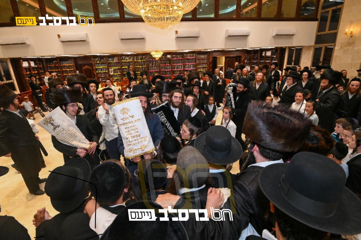 'פאר הנצח' • הכנסת ספר תורה מרגשת במיוחד |◄