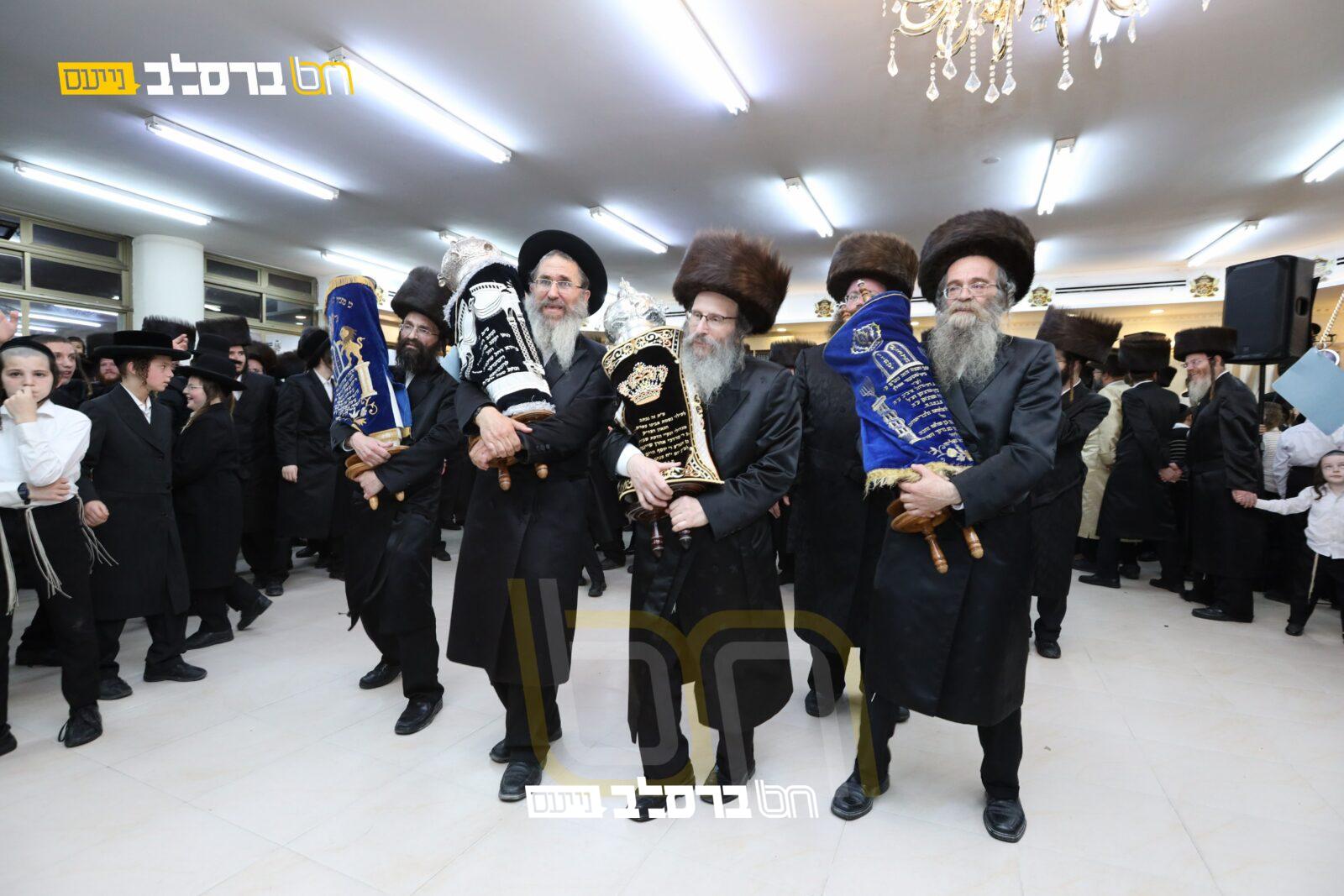 בית שמש • מעמד הכנסת ספר תורה ב'נחלת חן' | גלריה