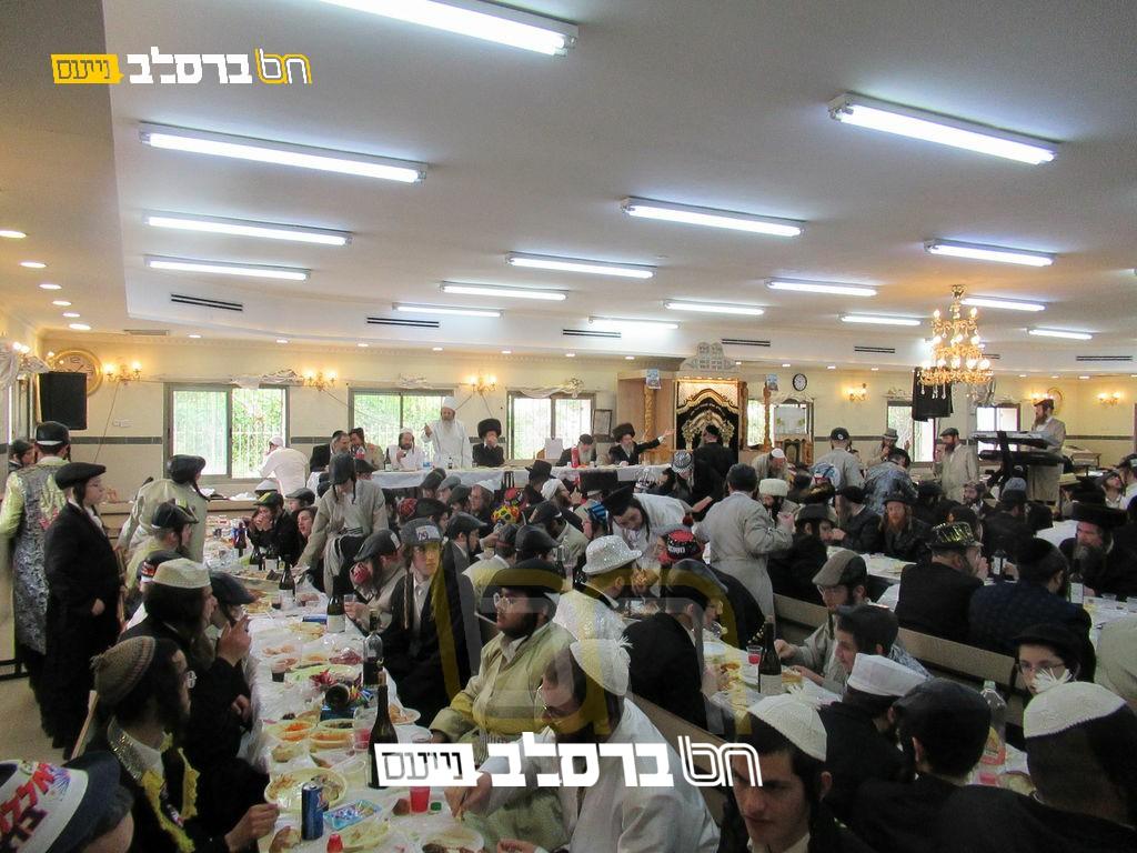 ימֵי הַפּוּרִים • שמחת הפורים בבית הכנסת 'נחלת חן'