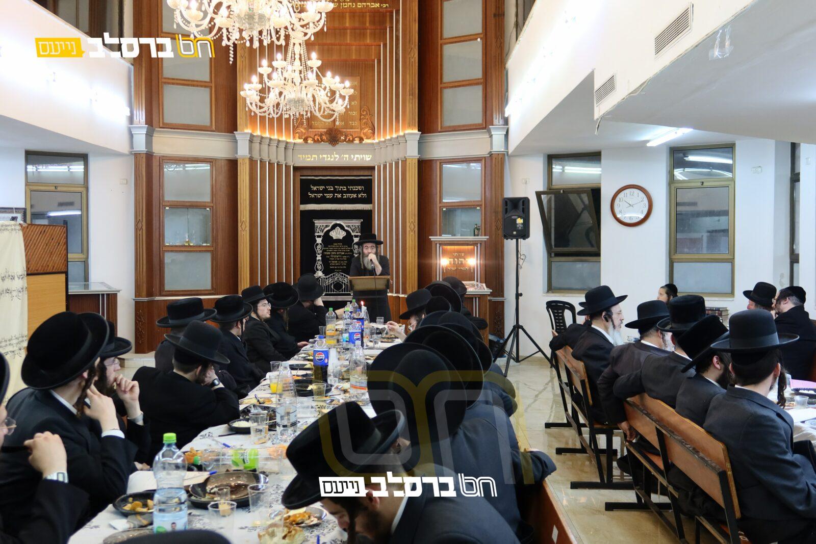 רמות • סעודת יארצייט לרבי אברהם שמחה ווייצהנדלר