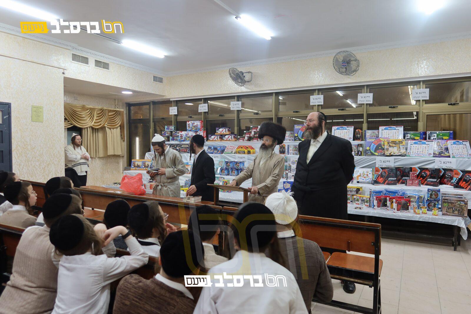 יריד פרסים לתלמידי החברה לצעירים ב'שוהל' |◄