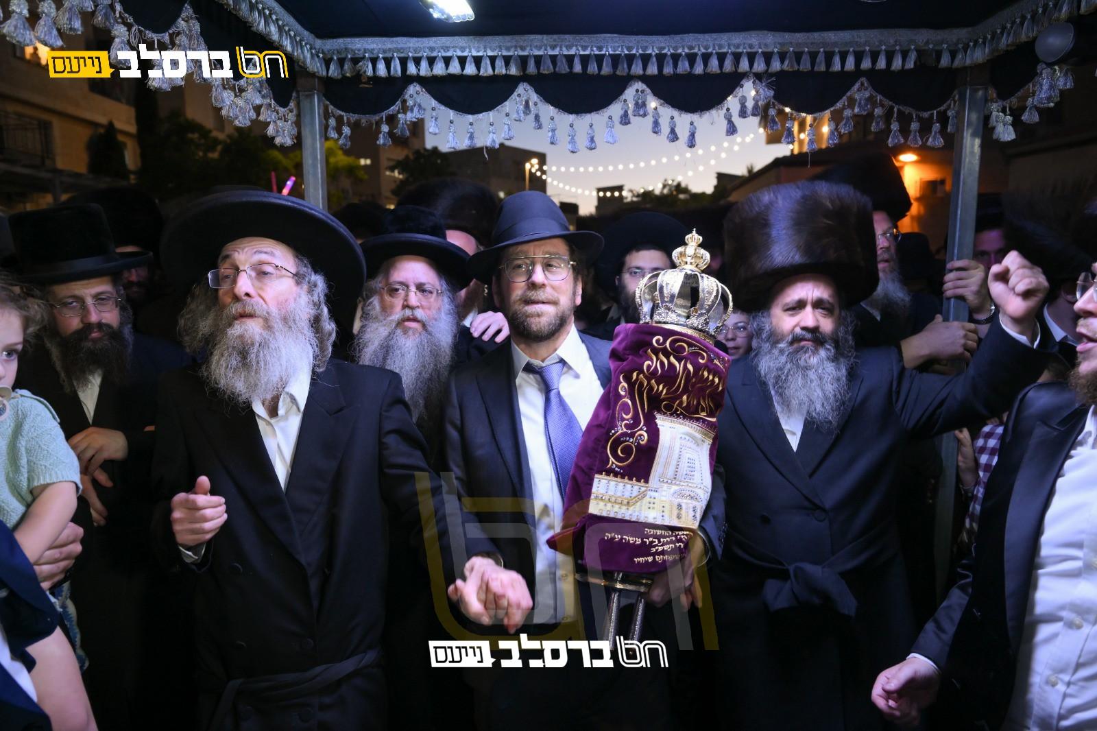 ביתר • הכנסת ספר תורה ב'כולל חצות' | ◄