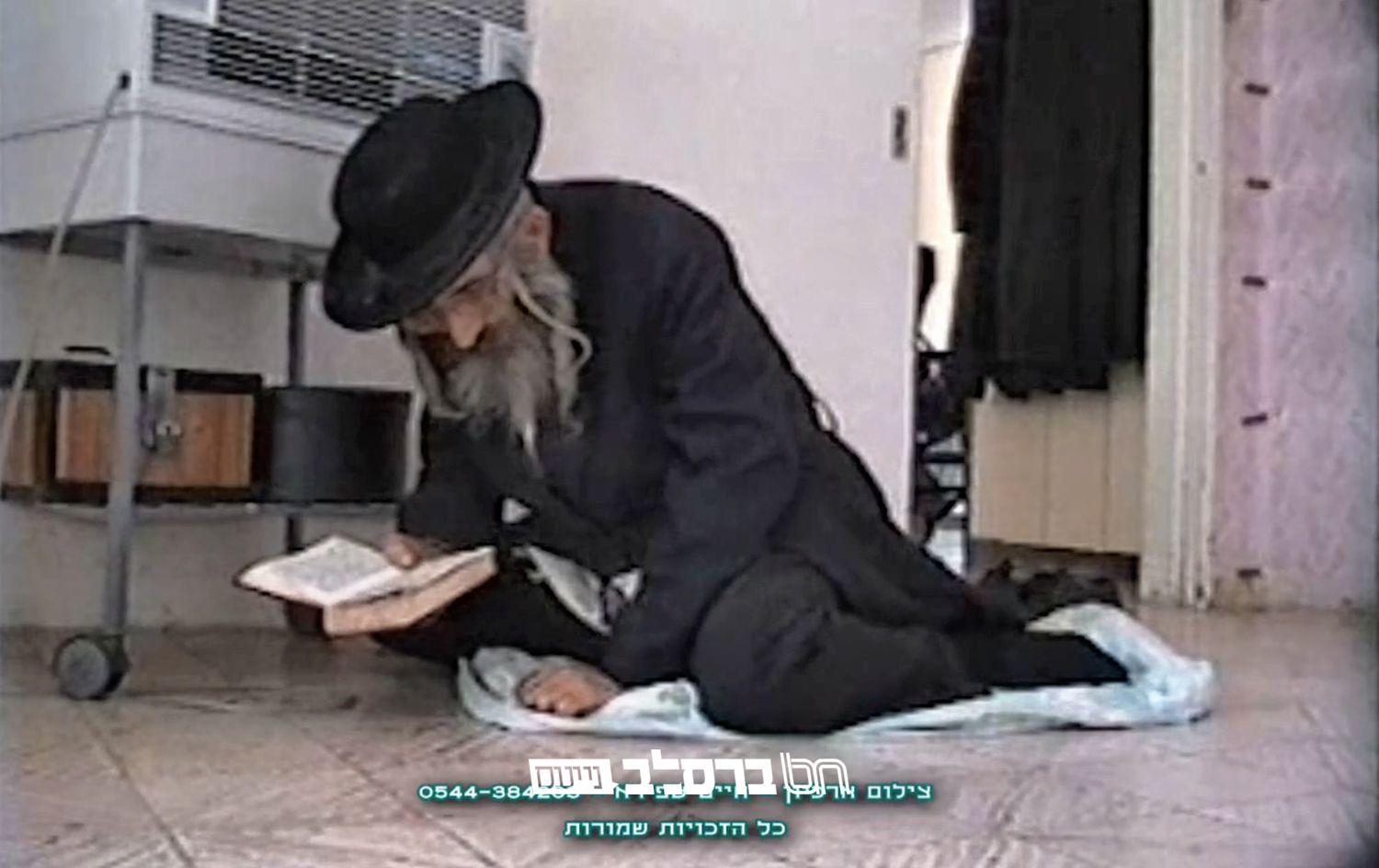 נוסטלגיה • רבי שמעון שפירא באמירת תיקון חצות ב'בין המצרים' |◄