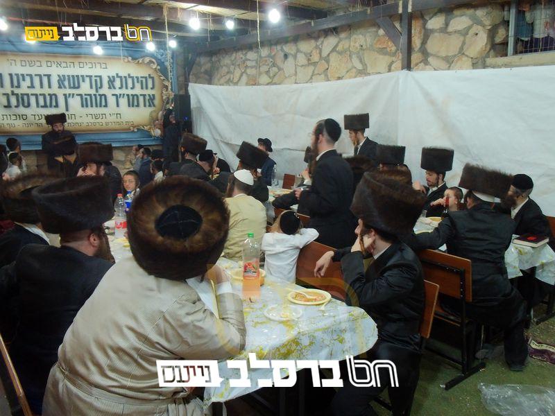 הר יונה • הילולת רבינו והקפות שניות בבית הכנסת 'נחלת הצדיק'|◄