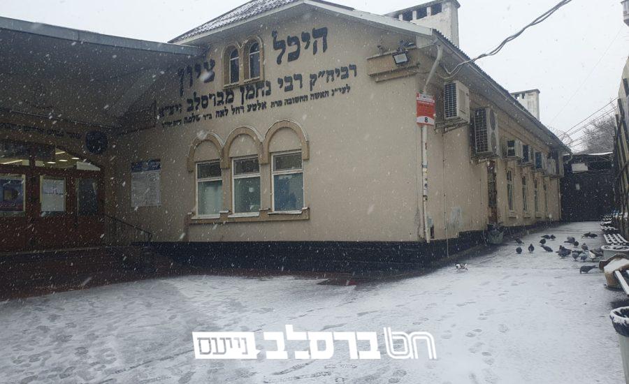 אומן • לקראת חנוכה אומן מתכסה בלבן עם שלג ראשון |◄