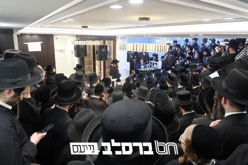 חנוכה • הגרי"מ שכטער בהדלקת נר ראשון של חנוכה