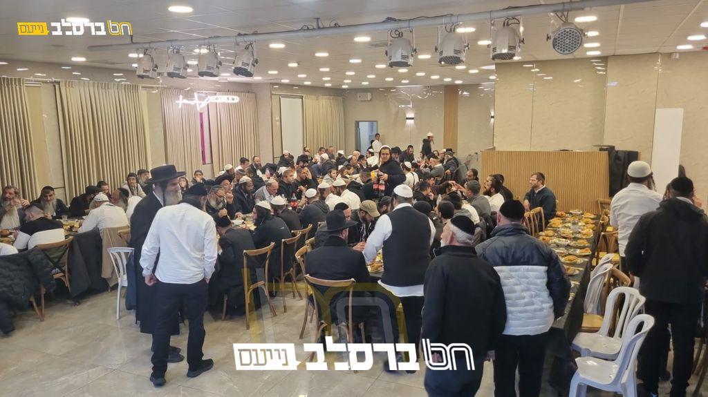 פתח תקוה • מאות בהילולת מוהרנ"ת בבית הכנסת 'משכן הצדיק' |◄