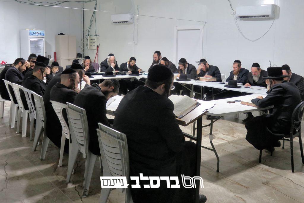 בית שמש • בבית הכנסת 'אנשי הצדיק' נפתח שיעור יומי של 7 דפי גמ' ליום |◄