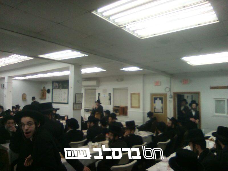 ארה"ב • הילולת מוהרנ"ת בביהכ"נ 'ברכת הנחל' מאנסי