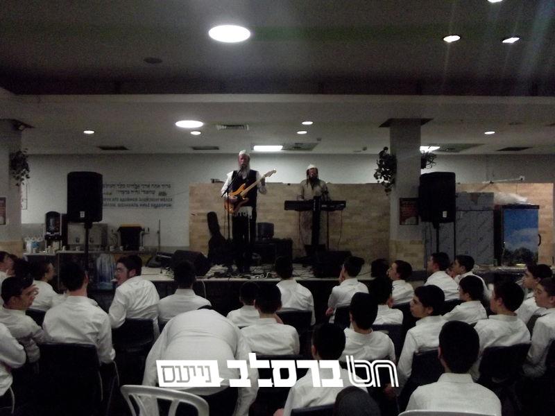 רבינו שאג: הרב ישראל דגן עם בחורי ישיבה ליטאית מרמת שלמה | ◄