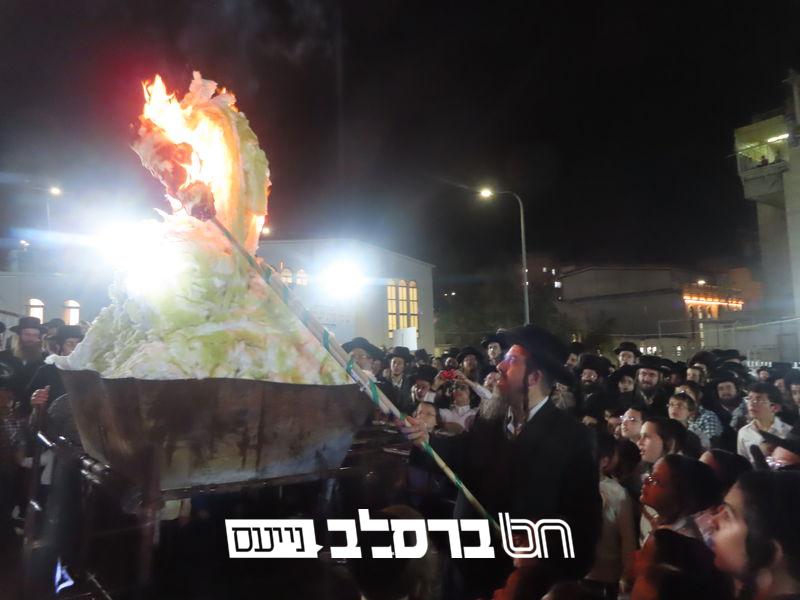 בית שמש• אנ"ש מתפללי בית הכנסת 'אנשי הצדיק' בהדלקה לכבוד הרשב"י