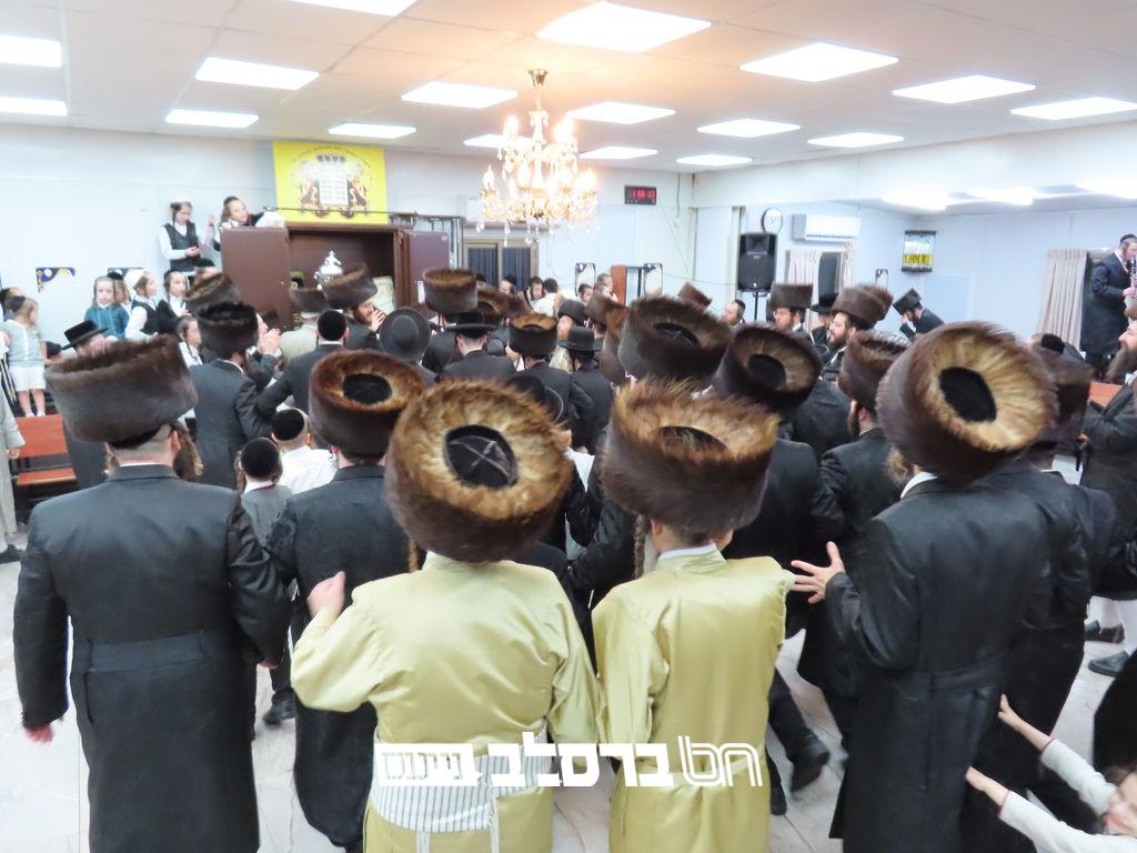 בית שמש • הקפות שניות בבית הכנסת 'תמימי דרך'