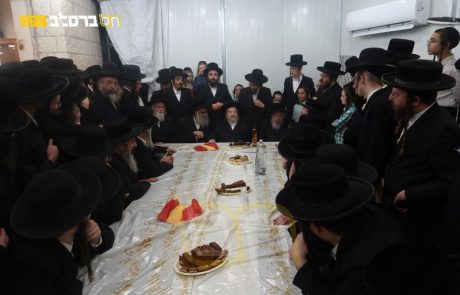 מעמד 'קביעת מזוזה' ב'שוהל' בראשות הרבנים גדולי זקני אנ"ש | ◄