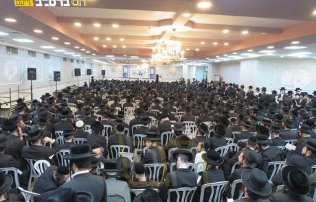 בית שמש • כאלף איש בעצרת תפילה עולמית שהתקיימה בעיר לקיום הקיבוץ | ◄