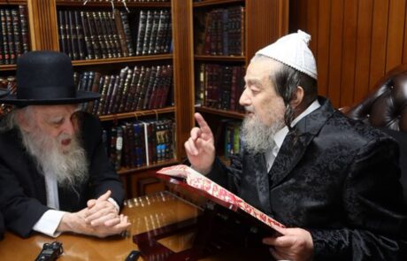 גזירת הגיוס: הגר"צ פרידמן במעונו של הגרי"מ שכטער |♪