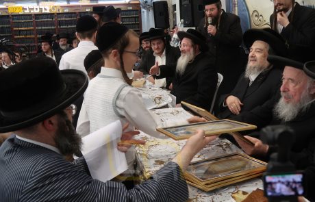 'כבוד התורה' • זקני אנ"ש מפארים את המעמד בתלמוד תורה ברסלב ירושלים | ◄