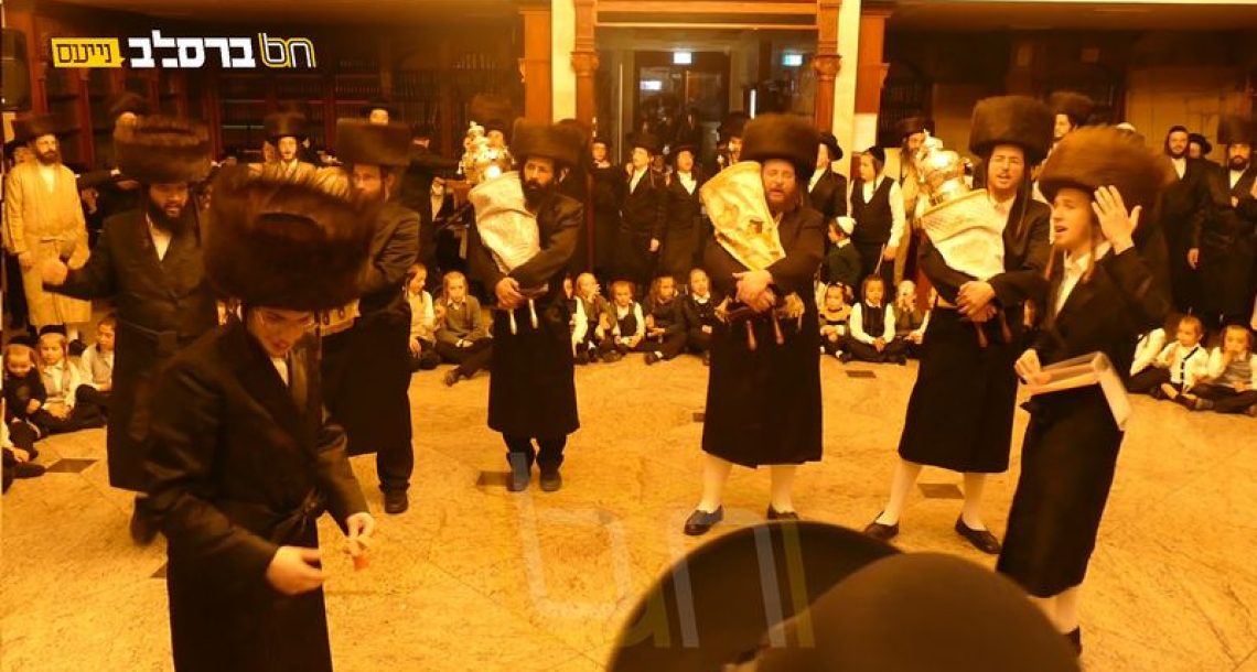 תּוֹרַת ה' תְּמִימָה: הקפות שניות בבית הכנסת 'אהל הדסה' בית שמש |◄